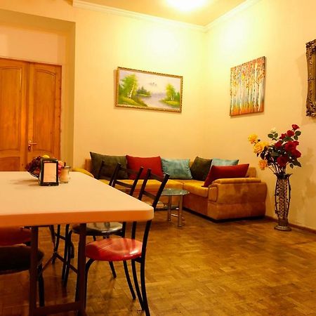 Hostel Four Season Tbilisi Zewnętrze zdjęcie